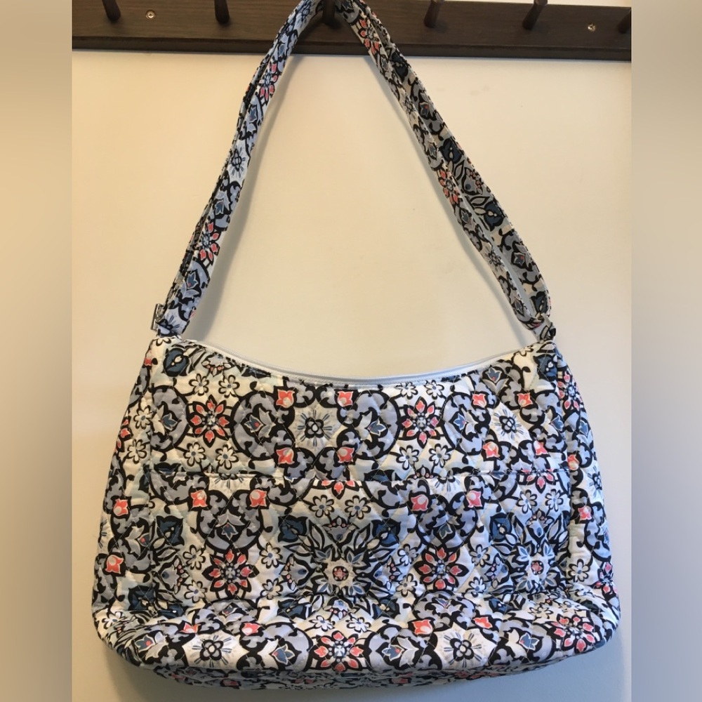 NWT Vera Bradley Messenger Bag. 
Pattern- Lisbon Medallion. - Picture 6 of 8